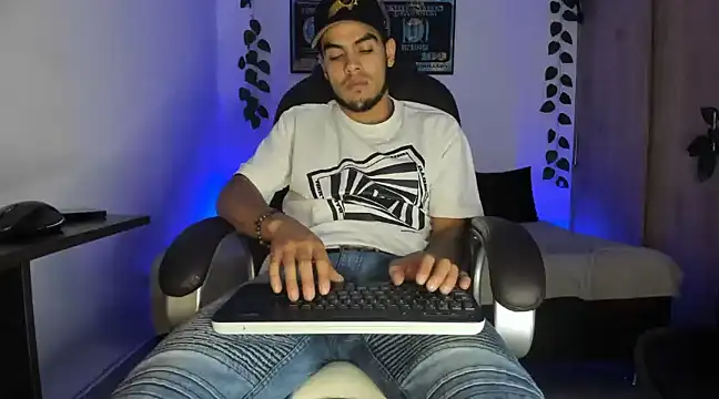 mikee scooth online show from March 2025 03:44:02 AM