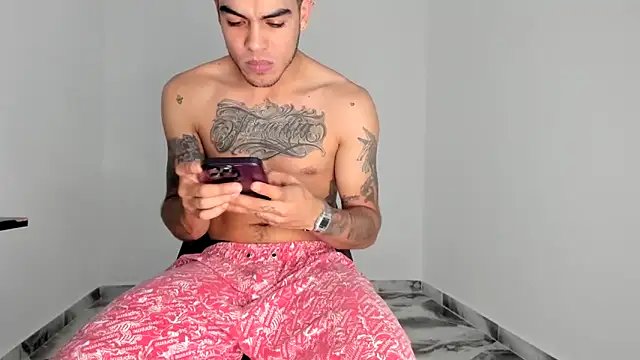 Snapshot of mikee_scooth chatting on January 2026 03:05:01 PM mikee scooth online show from January 2026 03:05:01 PM