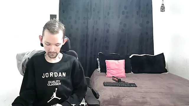 Sophia and Thomas online show from February 2025 09:02:01 AM