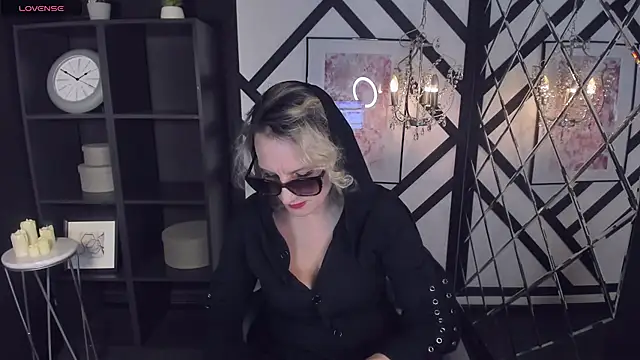 Queen Anna  online show from January 2025 06:59:02 PM