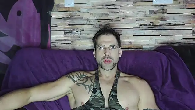 XxBigboybandxX online show from December 2024 01:49:01 PM