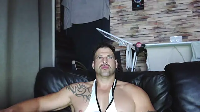 XxBigboybandxX online show from November 2025 06:09:02 PM