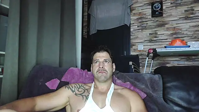 XxBigboybandxX online show from November 2025 07:18:01 AM