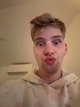 Snapshot of CDLukeLucy420 chatting on October 2025 07:10:02 PM CDLukeLucy420 online show from October 2025 07:10:02 PM