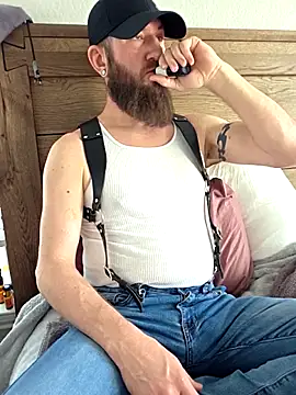 Snapshot of Icebearsticlese chatting on February 2026 09:53:01 PM Icebearsticlese online show from February 2026 09:53:01 PM