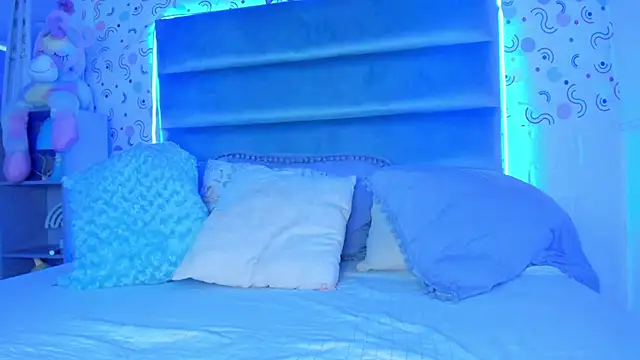 Snapshot of MelodiLovee_ chatting on December 2024 06:16:01 PM MelodiLovee online show from December 2024 06:16:01 PM