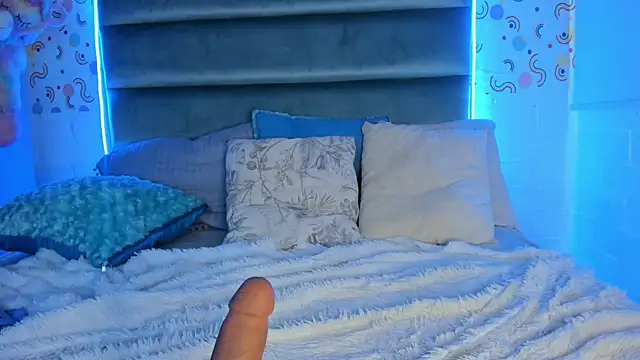 Snapshot of MelodiLovee_ chatting on December 2024 03:47:02 PM MelodiLovee online show from December 2024 03:47:02 PM