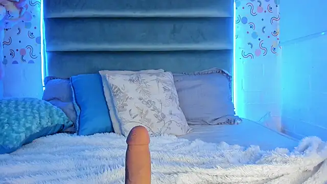 Snapshot of MelodiLovee_ chatting on December 2024 03:37:02 PM MelodiLovee online show from December 2024 03:37:02 PM