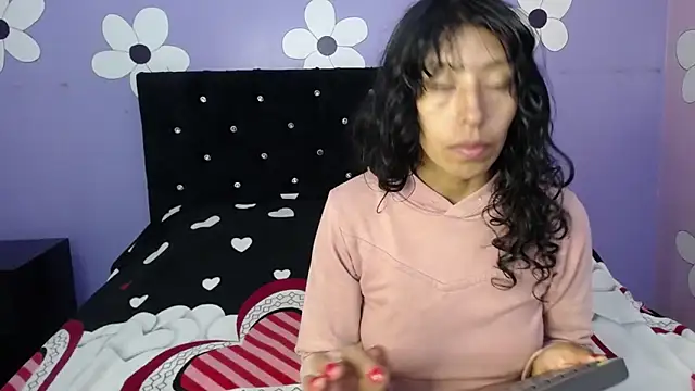 karolinee 66  online show from February 2026 04:23:02 AM