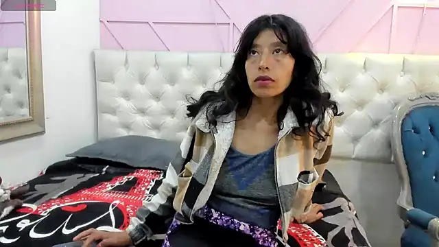 karolinee 66  online show from April 2026 04:23:02 AM