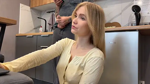 Adelovenick online show from April 2026 03:40:02 AM