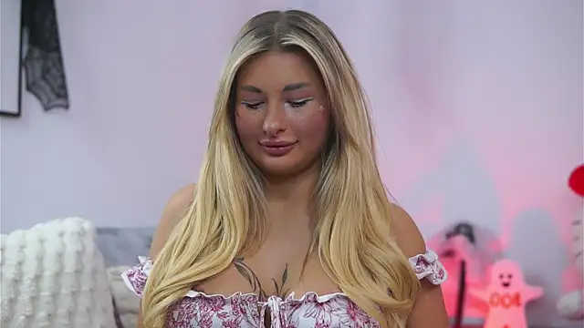 AvaShayy online show from October 2025 09:52:01 PM