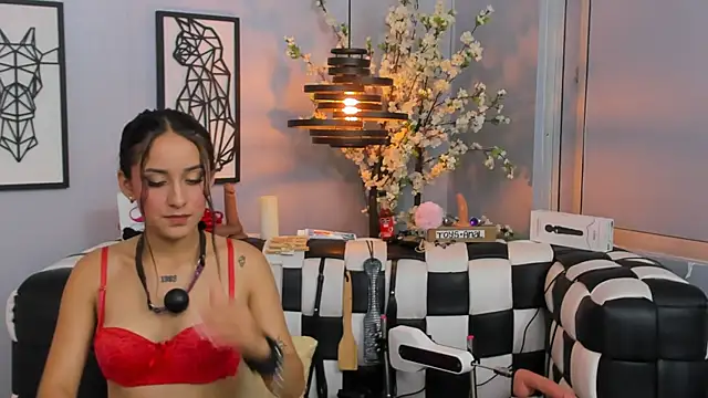 Snapshot of SARAFOXX_ chatting on December 2024 02:49:01 PM SARAFOXX online show from December 2024 02:49:01 PM