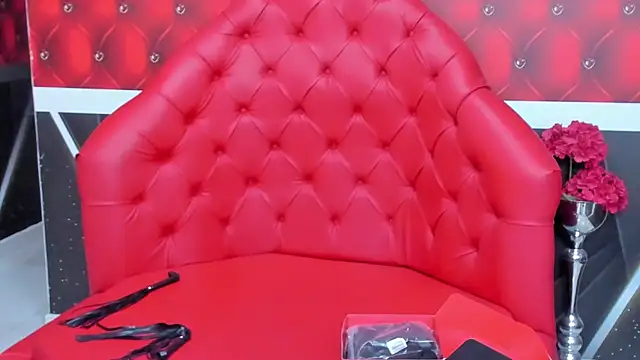 Snapshot of SARAFOXX_ chatting on February 2025 12:06:02 PM SARAFOXX online show from February 2025 12:06:02 PM