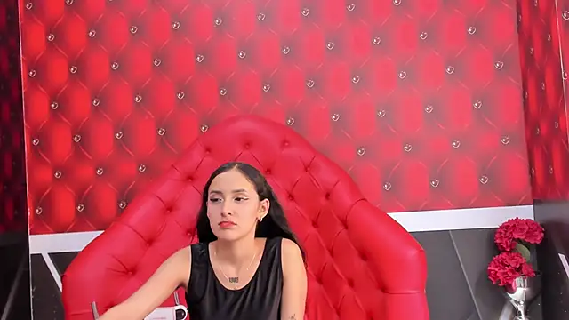 Snapshot of SARAFOXX_ chatting on February 2025 06:05:02 PM SARAFOXX online show from February 2025 06:05:02 PM