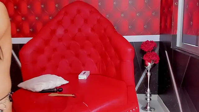 Snapshot of SARAFOXX_ chatting on March 2025 02:42:02 PM SARAFOXX online show from March 2025 02:42:02 PM