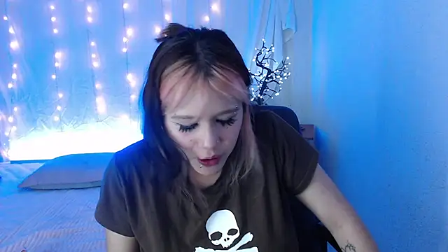 Snapshot of mixie_cute chatting on December 2024 01:58:02 AM mixie cute online show from December 2024 01:58:02 AM