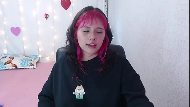 Snapshot of mixie_cute chatting on February 2025 10:58:01 PM mixie cute online show from February 2025 10:58:01 PM