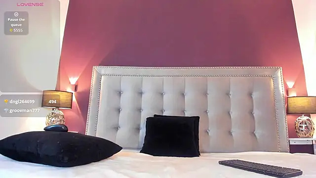 IssyRosse online show from December 2025 01:51:01 PM