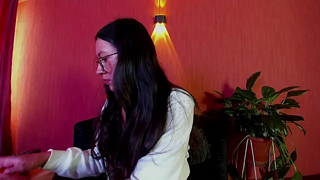 EmiGomez  online show from April 2026 02:17:02 PM