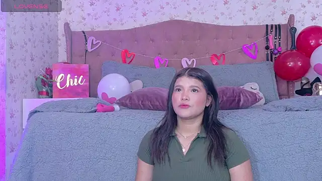 Snapshot of AvrillThomas chatting on February 2025 04:00:01 PM AvrillThomas online show from February 2025 04:00:01 PM