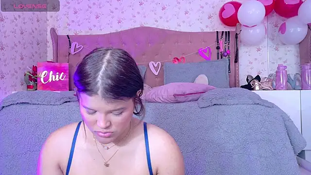 Snapshot of AvrillThomas chatting on February 2025 03:30:02 PM AvrillThomas online show from February 2025 03:30:02 PM