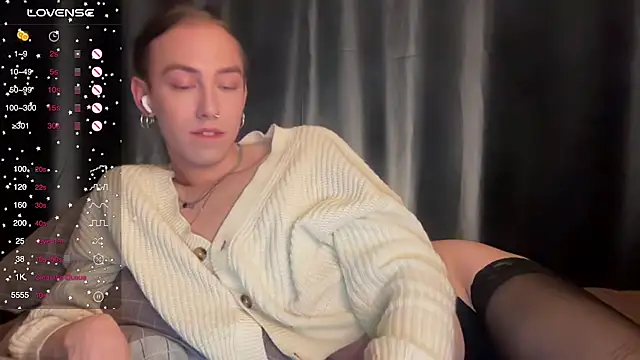 Avril Pearly  online show from December 2024 10:19:01 PM