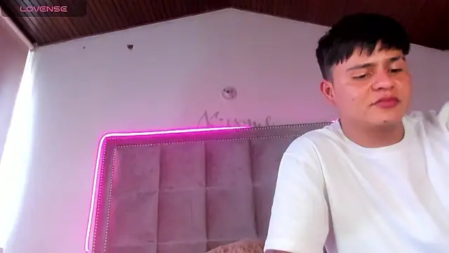 Snapshot of Melody_Ds chatting on December 2024 04:32:02 PM Melody Ds online show from December 2024 04:32:02 PM