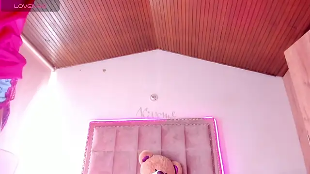 Snapshot of Melody_Ds chatting on December 2024 01:32:01 PM Melody Ds online show from December 2024 01:32:01 PM