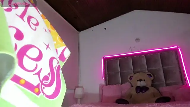 Snapshot of Melody_Ds chatting on January 2025 11:44:02 PM Melody Ds online show from January 2025 11:44:02 PM