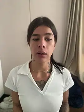 daniigarcia online show from April 2026 10:13:02 PM