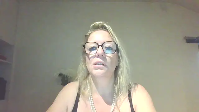Snapshot of Silkesquirt chatting on September 2025 06:48:02 AM Silkesquirt online show from September 2025 06:48:02 AM