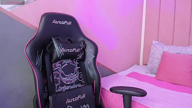 Snapshot of lilith_noahh chatting on December 2024 04:15:02 AM lilith noahh online show from December 2024 04:15:02 AM