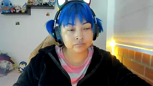 Shaddycute  online show from October 2025 01:56:01 PM