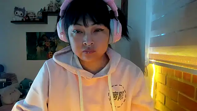 Shaddycute  online show from February 2026 12:24:02 PM