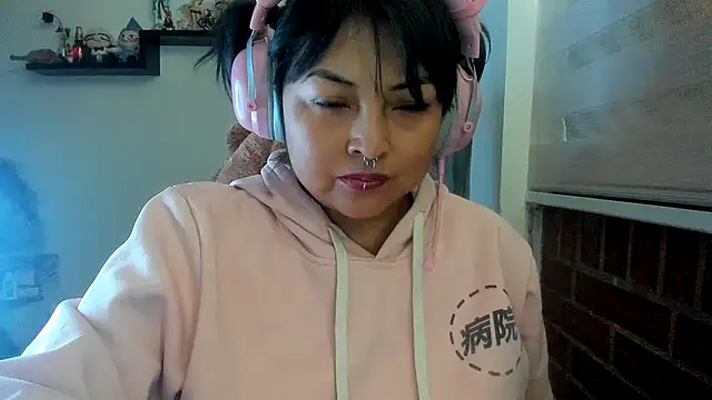 Shaddycute  online show from April 2026 01:41:02 PM