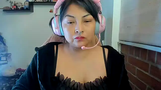 Shaddycute  online show from April 2026 05:30:01 PM
