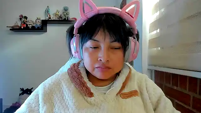 Shaddycute  online show from June 2026 02:33:01 PM