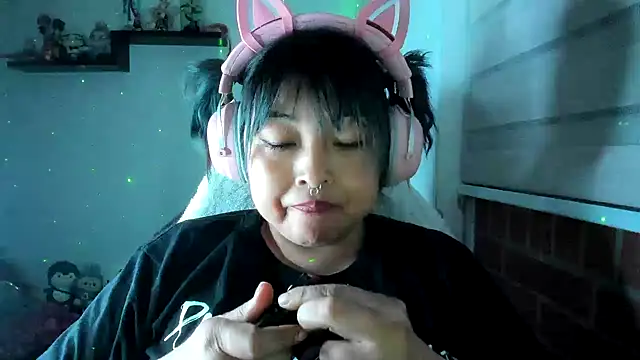 Shaddycute  online show from June 2026 11:49:01 PM