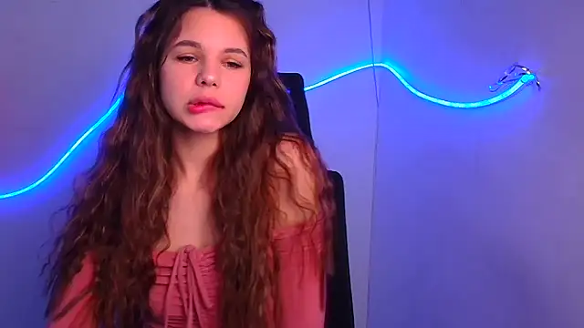 Snapshot of Hanna_Way chatting on February 2025 07:01:02 AM Hanna Way online show from February 2025 07:01:02 AM