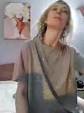 Snapshot of AvelinaLeoni chatting on December 2024 05:48:01 AM AvelinaLeoni online show from December 2024 05:48:01 AM