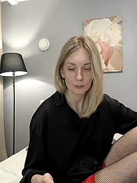 Snapshot of AvelinaLeoni chatting on October 2025 07:16:01 AM AvelinaLeoni online show from October 2025 07:16:01 AM