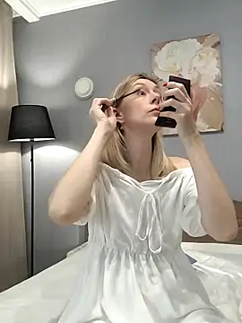 Snapshot of AvelinaLeoni chatting on November 2025 05:51:02 AM AvelinaLeoni online show from November 2025 05:51:02 AM