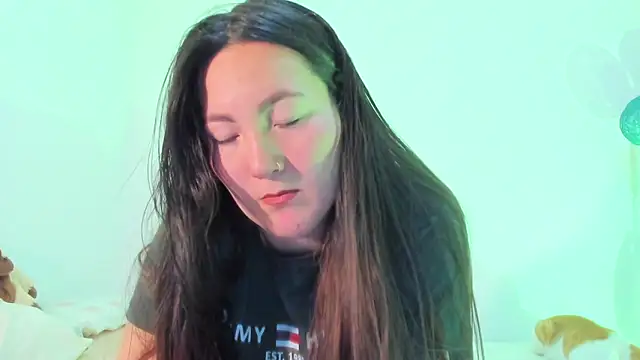 Elle Lee  online show from March 2025 02:34:02 PM