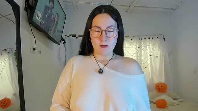 Elle Lee  online show from October 2025 03:31:01 PM