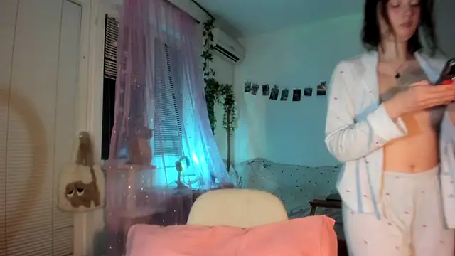Snapshot of Jenny_darling_love chatting on April 2026 06:31:02 PM Jenny darling love online show from April 2026 06:31:02 PM