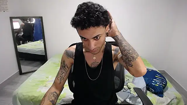 Snapshot of present_the_magic chatting on December 2025 06:51:01 AM present the magic online show from December 2025 06:51:01 AM