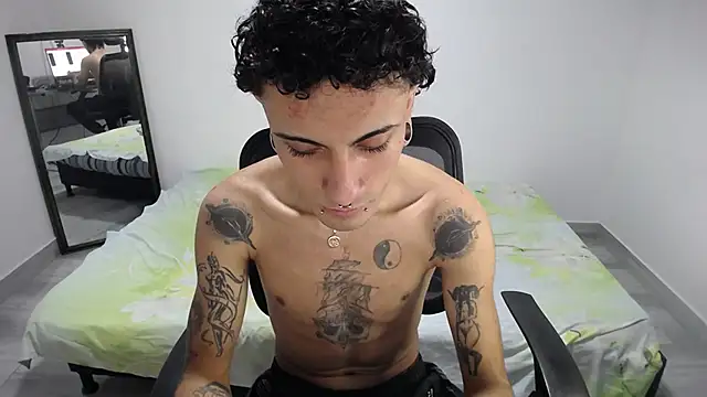 Snapshot of present_the_magic chatting on January 2026 05:29:02 PM present the magic online show from January 2026 05:29:02 PM