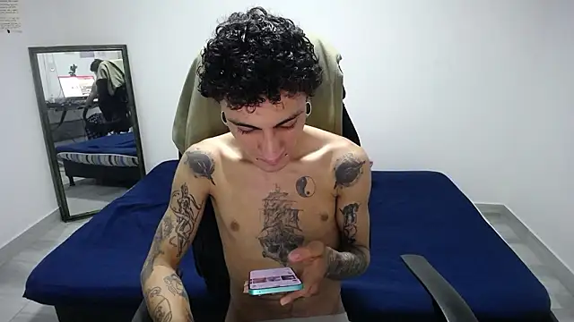 Snapshot of present_the_magic chatting on March 2026 06:26:01 PM present the magic online show from March 2026 06:26:01 PM