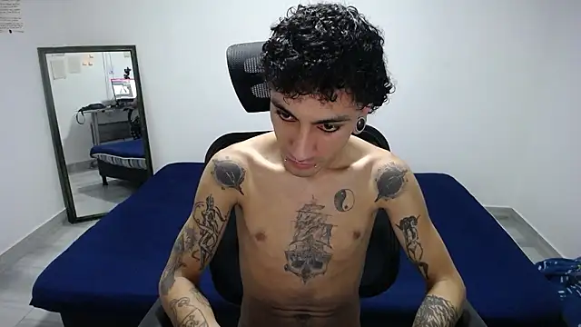 Snapshot of present_the_magic chatting on March 2026 08:17:01 PM present the magic online show from March 2026 08:17:01 PM